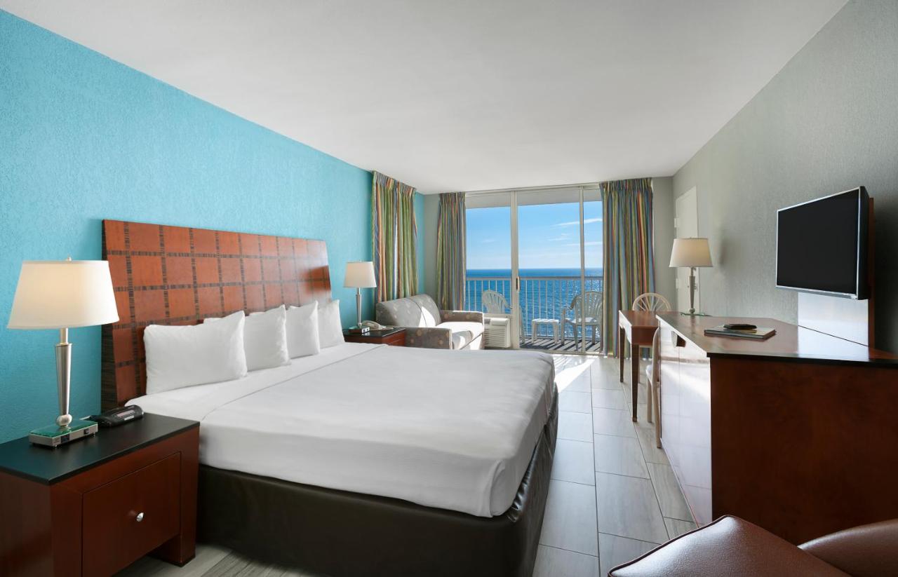 Oceanfront King Efficiency at Crown Reef Beach Resort and Waterpark