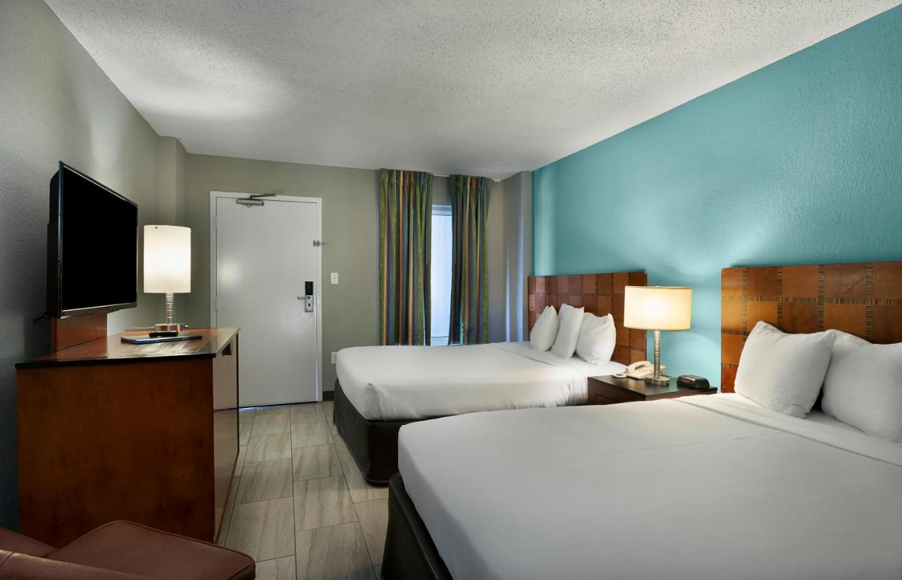 Oceanfront Queen Suite at Crown Reef Beach Resort and Waterpark