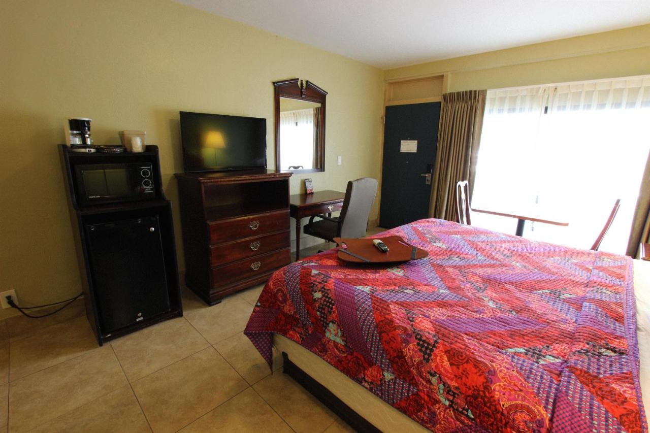 King Room - Disability Accessible at Beachcomber Resort & Club