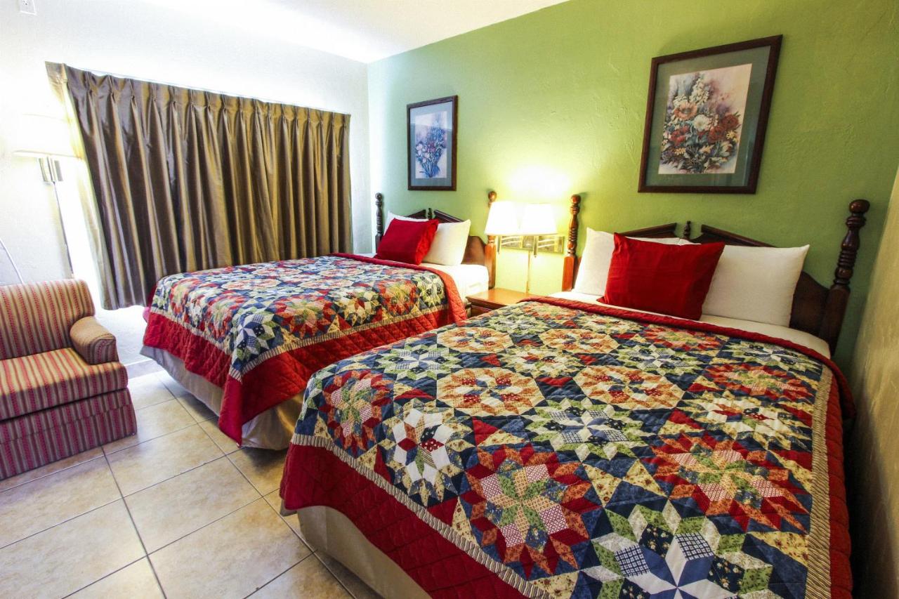Family Suite - Poolside/Non-Smoking at Beachcomber Resort & Club