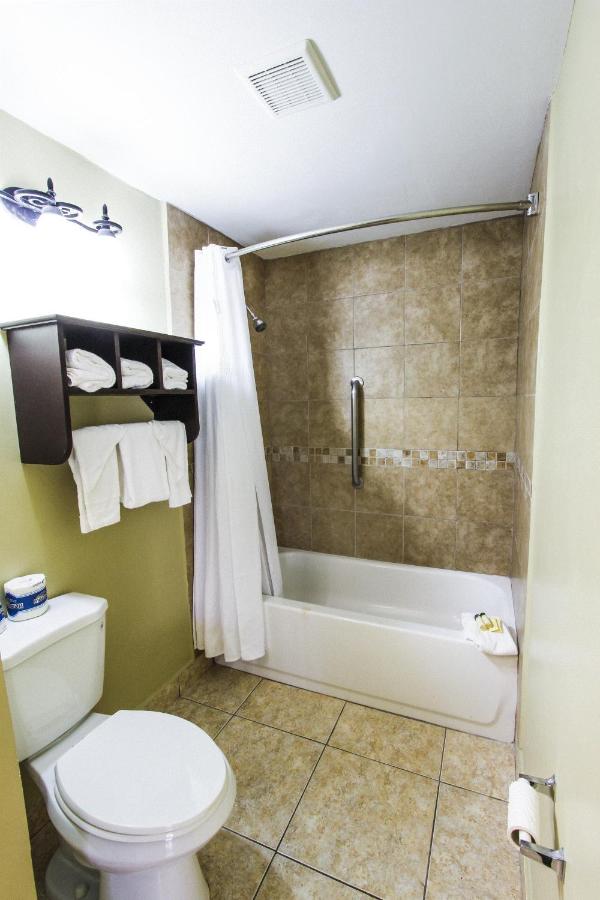 Family Suite - Poolside/Non-Smoking at Beachcomber Resort & Club