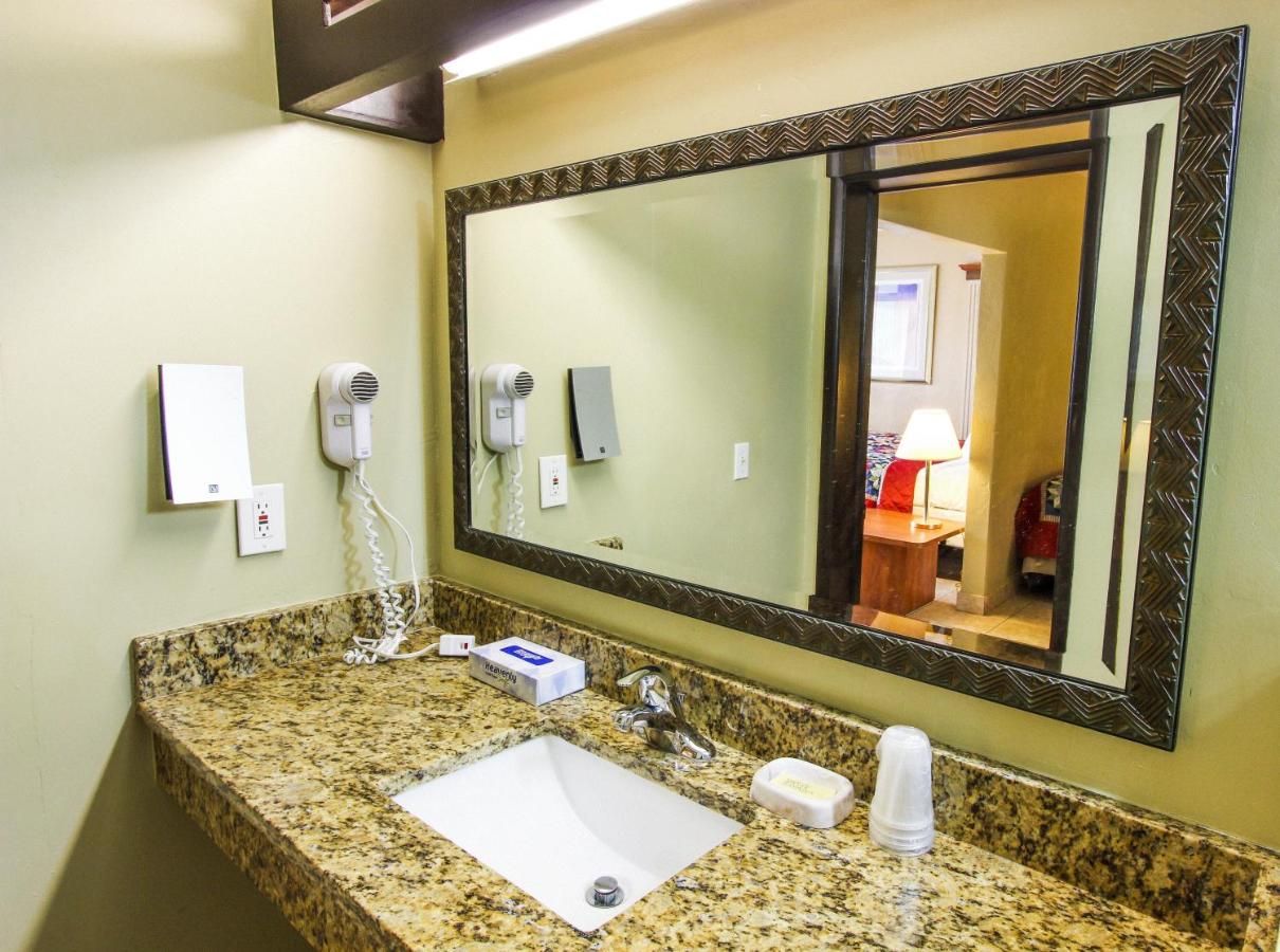 Family Suite - Poolside/Non-Smoking at Beachcomber Resort & Club