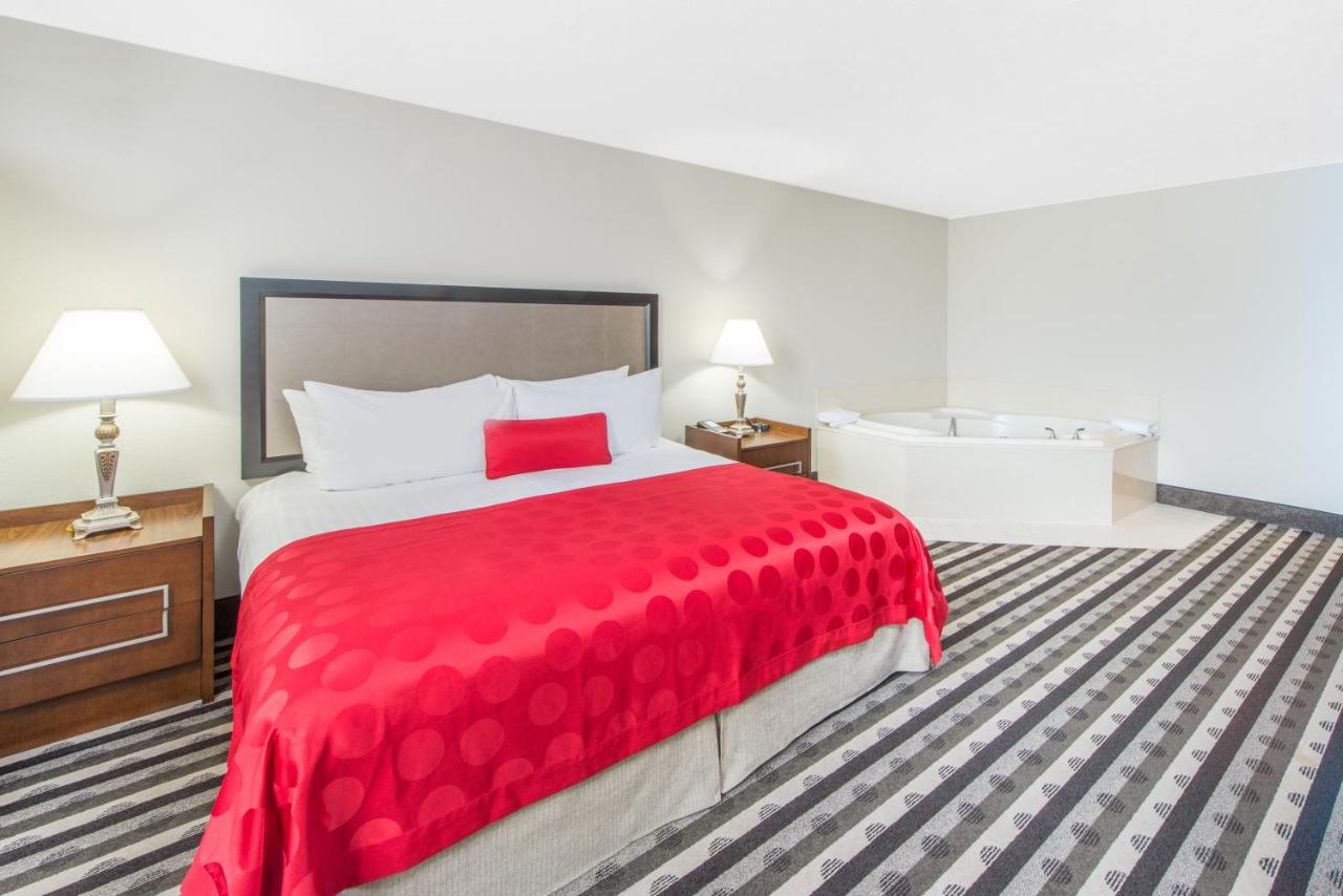 Deluxe King Room - Non-Smoking at Ramada by Wyndham Springfield North