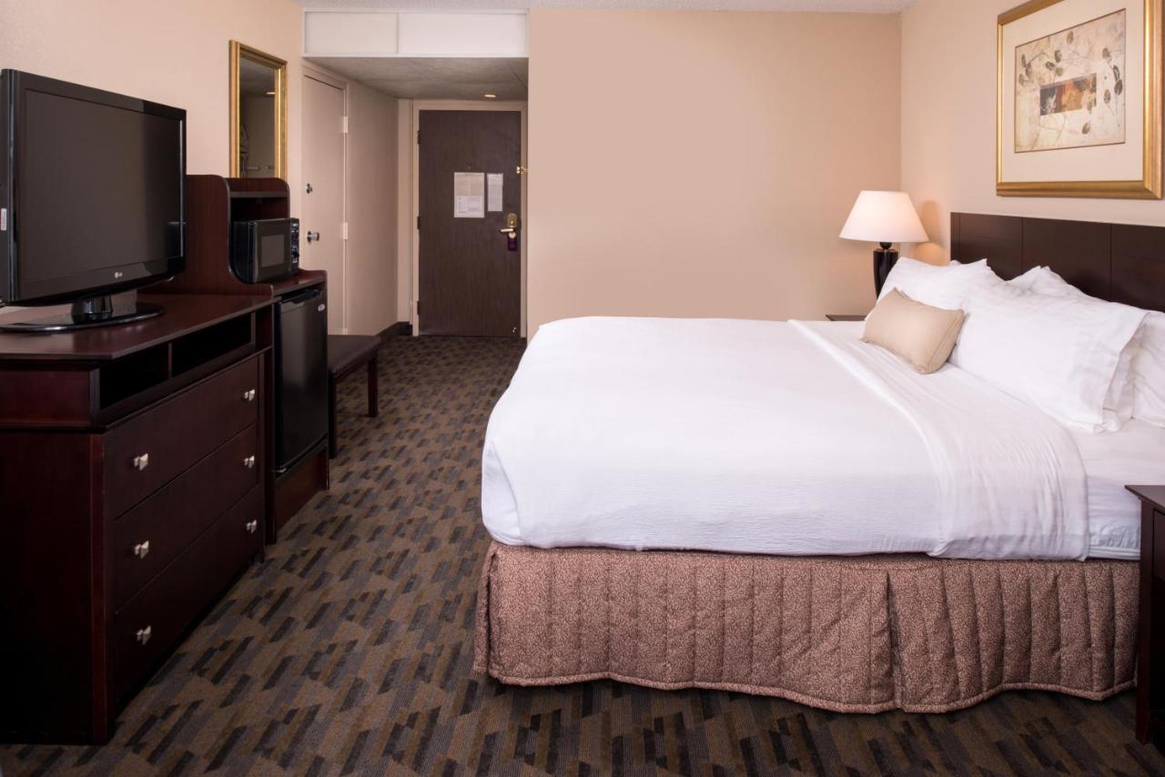 King Room - Non-Smoking at Ramada by Wyndham Midtown Grand Island