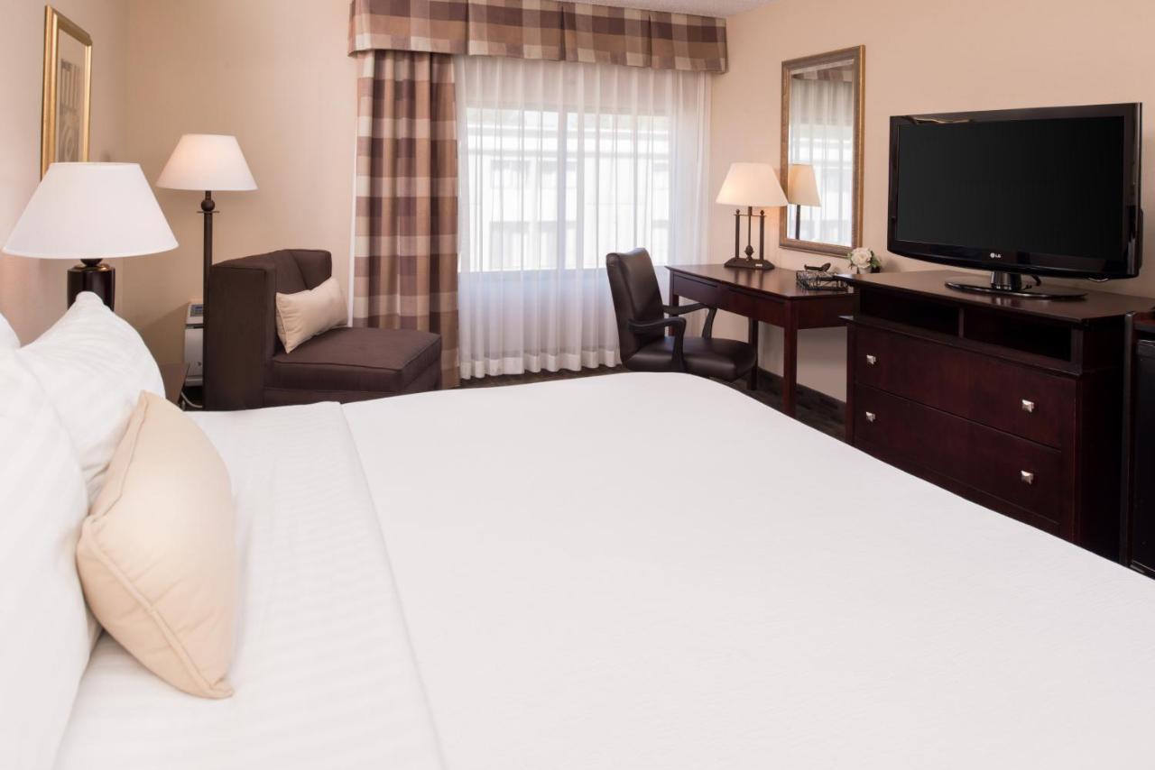 1 King Bed, Deluxe Studio Suite, Second Floor, Non-Smoking at Ramada by Wyndham Midtown Grand Island
