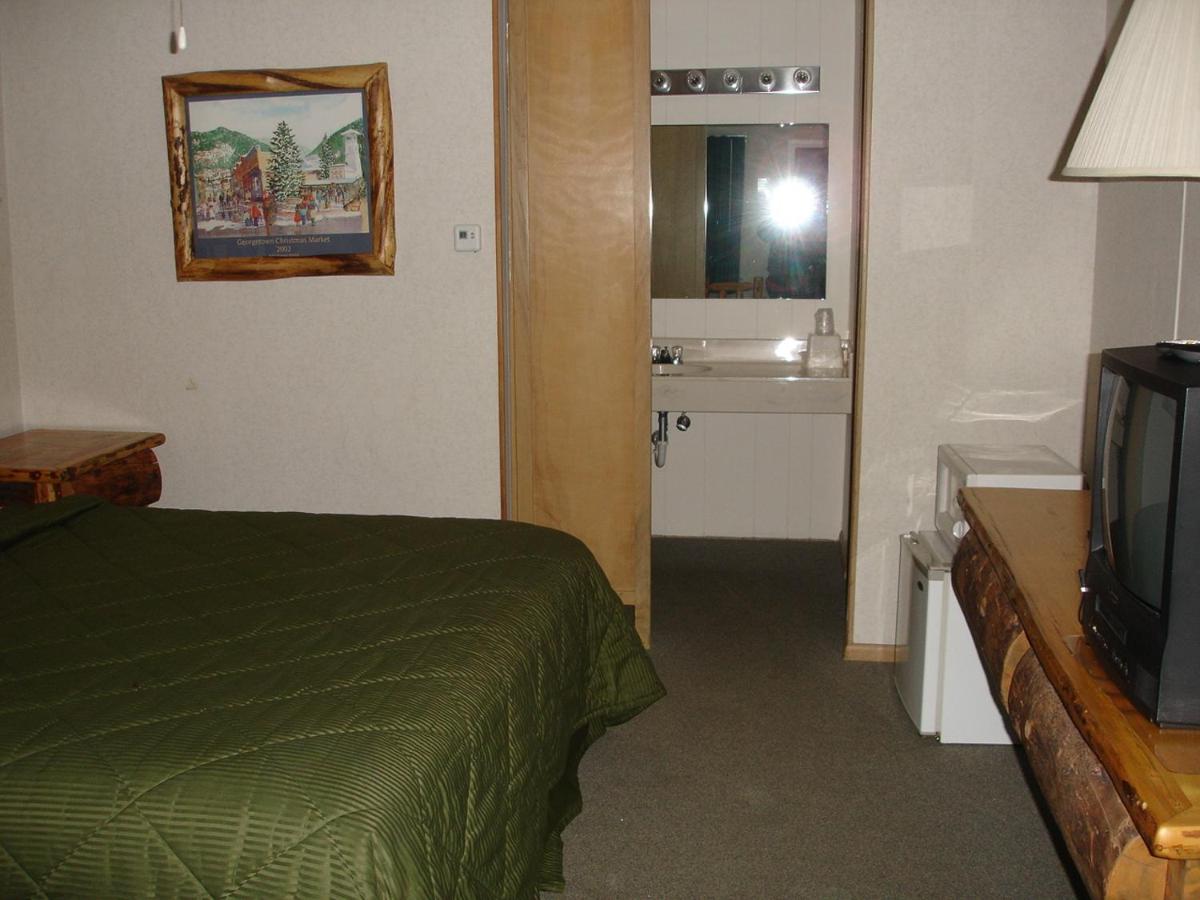 King Room at Georgetown Mountain Inn