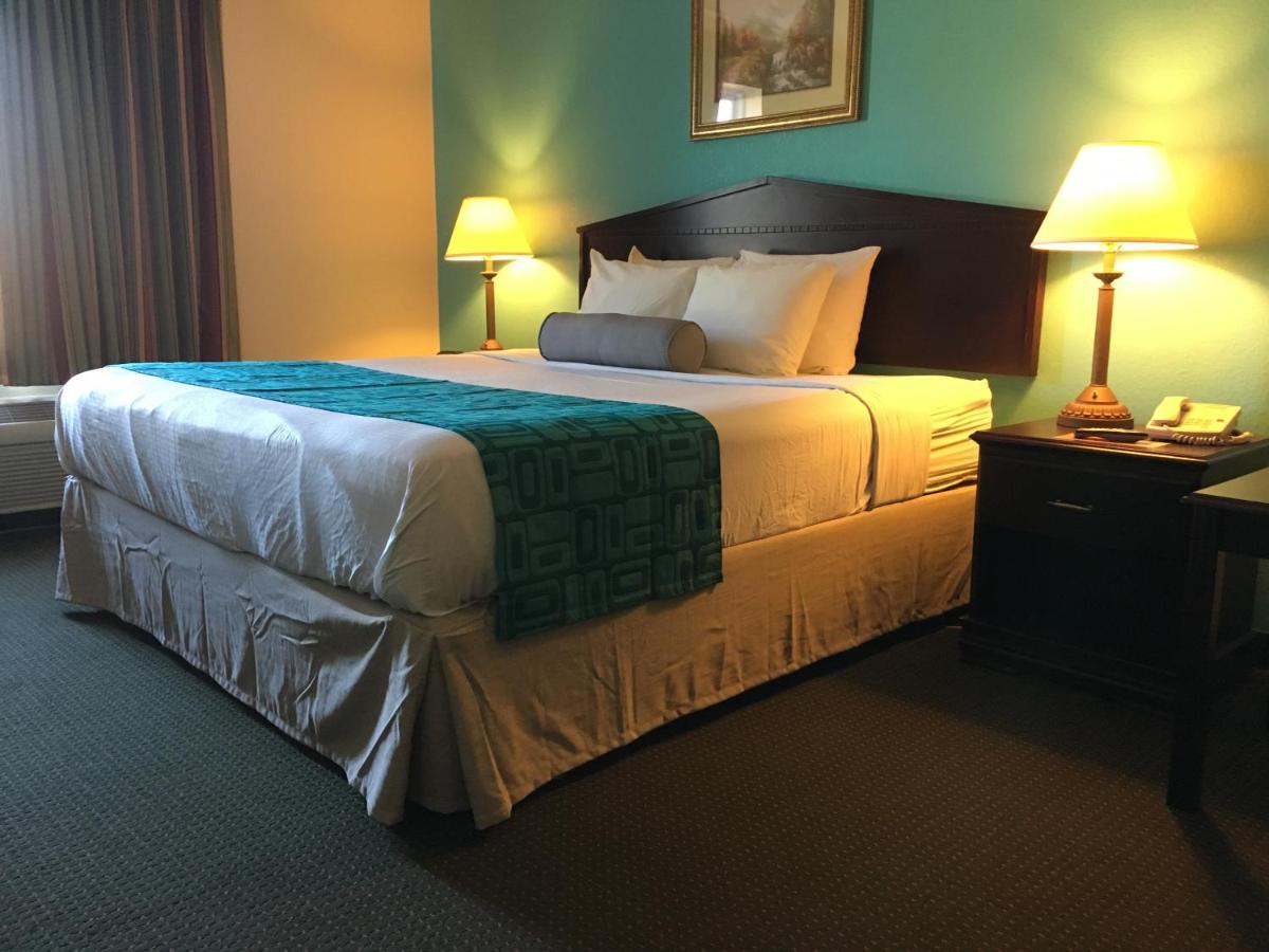 King Suite - Non-Smoking at Howard Johnson by Wyndham Houma