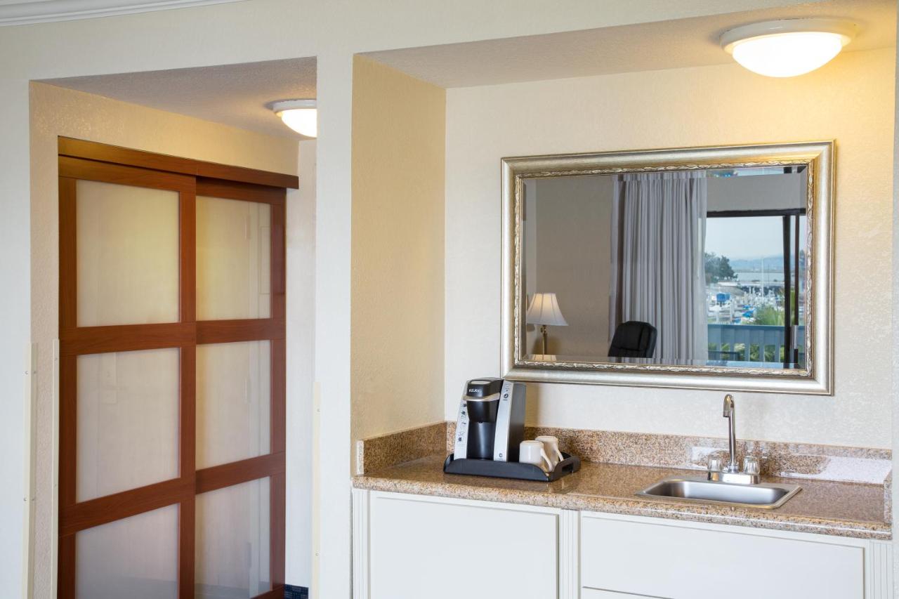  | The Marina Inn on San Francisco Bay