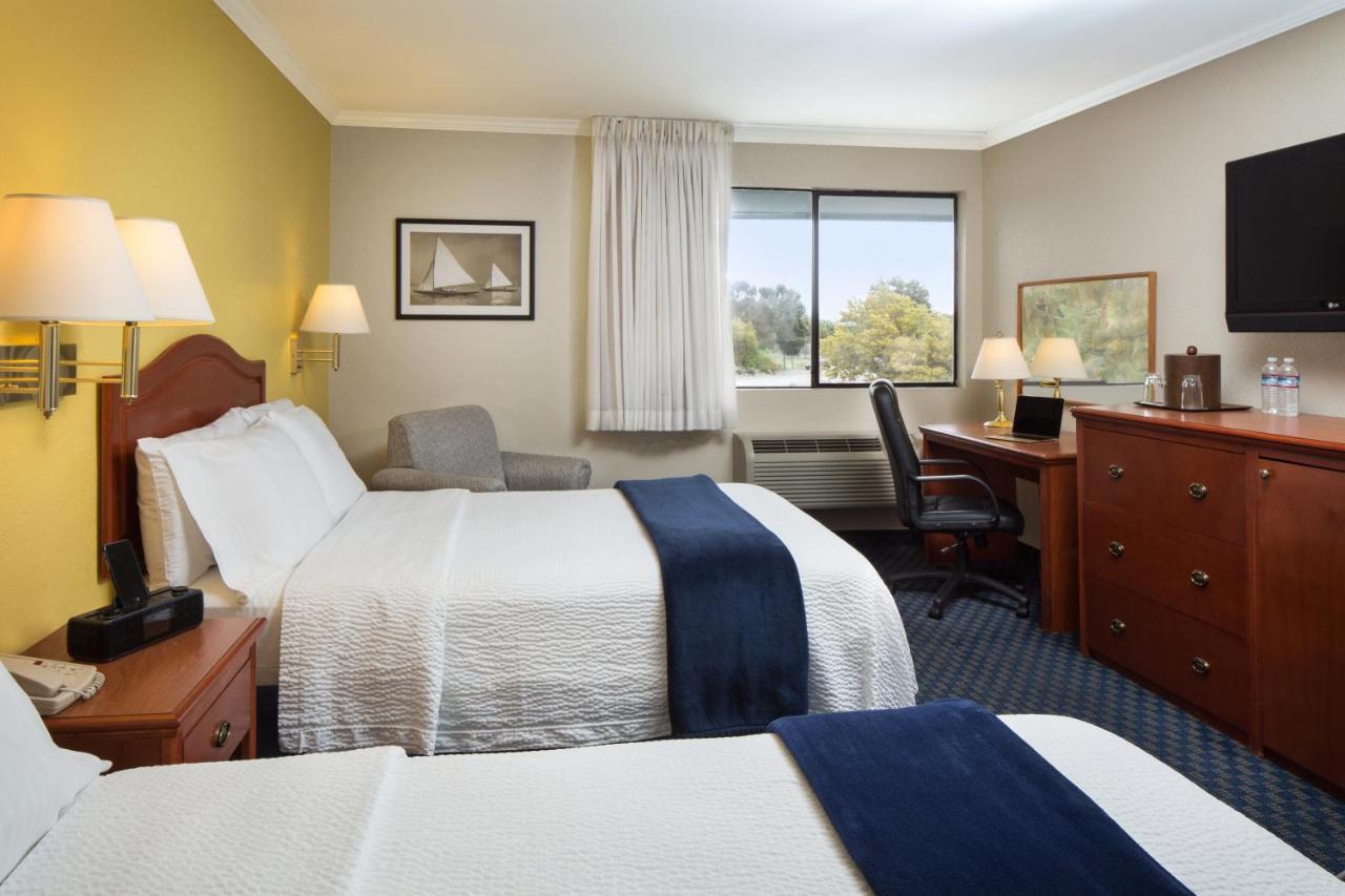  | The Marina Inn on San Francisco Bay
