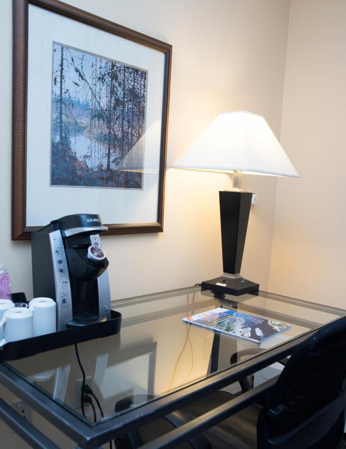 Superior Queen Room at The Landing Hotel & Restaurant