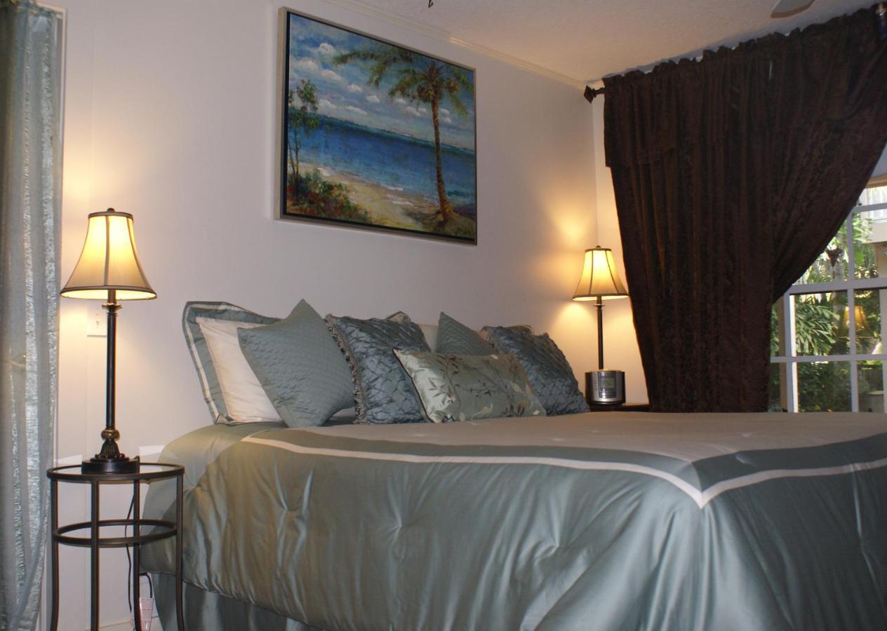 King Suite at Sabal Palm House Bed & Breakfast