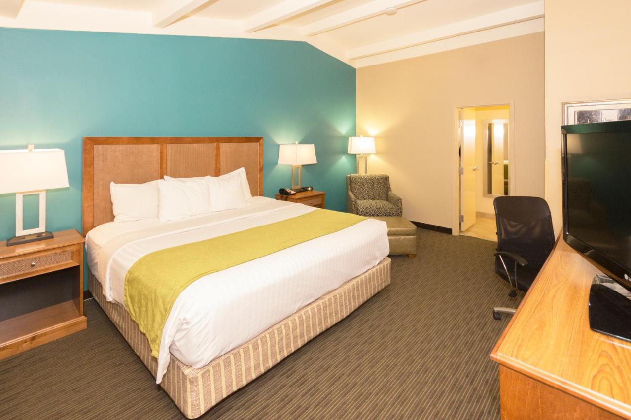 King Suite - Non-Smoking at Best Western Charleston Inn