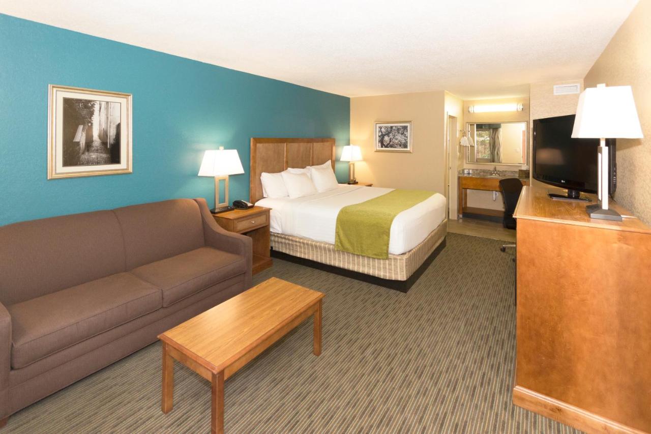 King Room - Non-Smoking at Best Western Charleston Inn