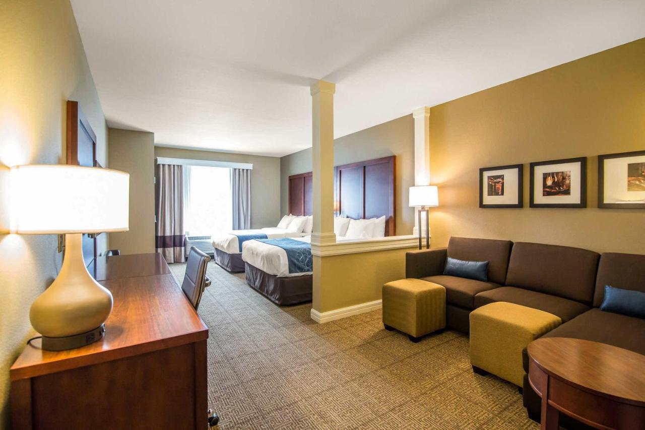 Queen Suite with Sofa Bed at Comfort Suites Dodge City