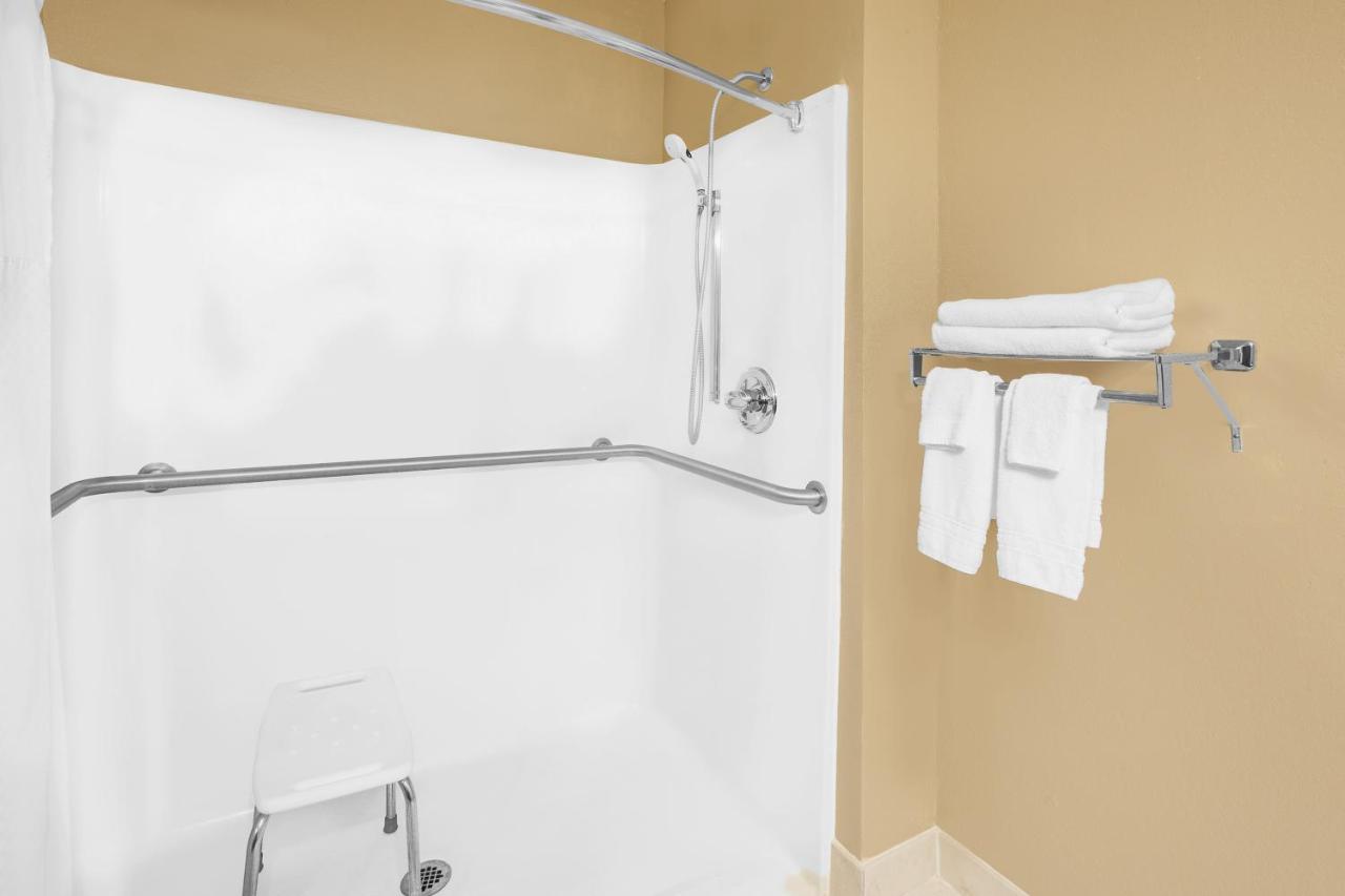 Queen Room - Disability Access - Non-Smoking at Super 8 by Wyndham Seville