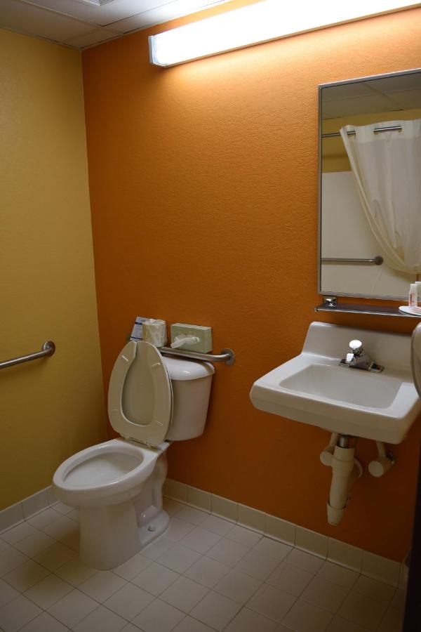 Queen Studio - Disability Access at Microtel Inn & Suites by Wyndham Rock Hill/Charlotte Area