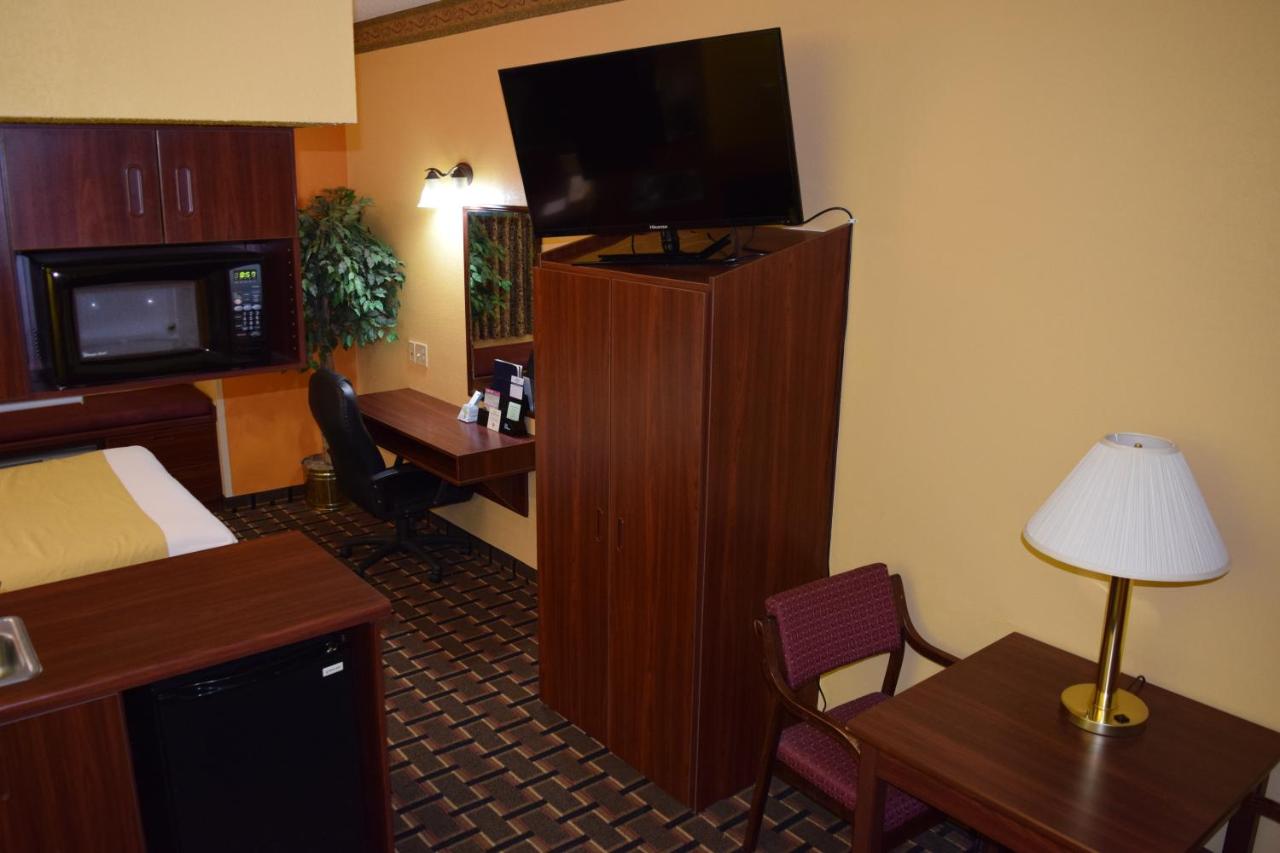 Queen Suite at Microtel Inn & Suites by Wyndham Rock Hill/Charlotte Area