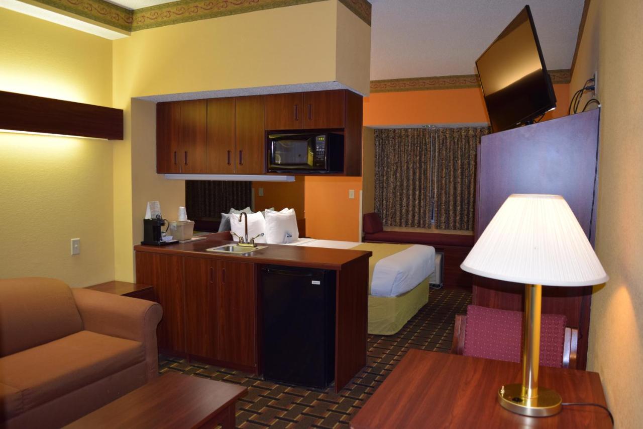 Queen Suite at Microtel Inn & Suites by Wyndham Rock Hill/Charlotte Area