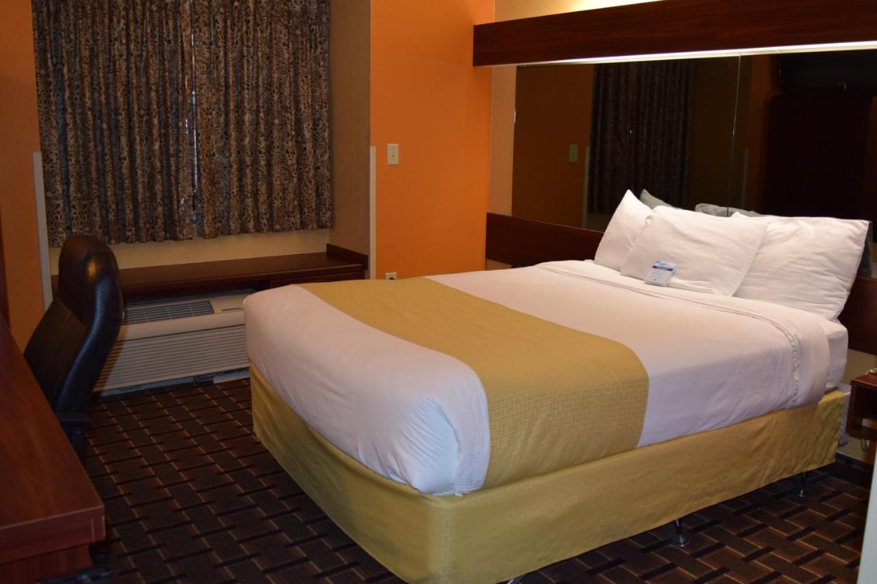 Queen Room - Disability Access/Non-Smoking at Microtel Inn & Suites by Wyndham Rock Hill/Charlotte Area