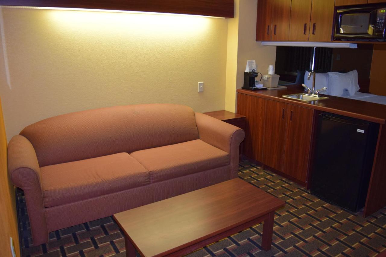 Queen Suite at Microtel Inn & Suites by Wyndham Rock Hill/Charlotte Area