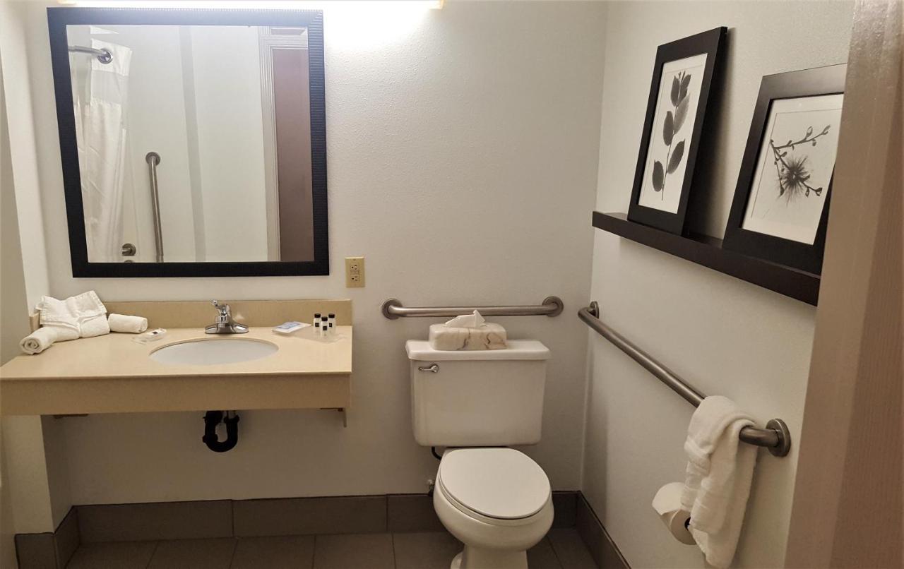 King Guest Room with Roll-In Shower - Non-Smoking at Country Inn & Suites by Radisson, Bryant (Little Rock), AR