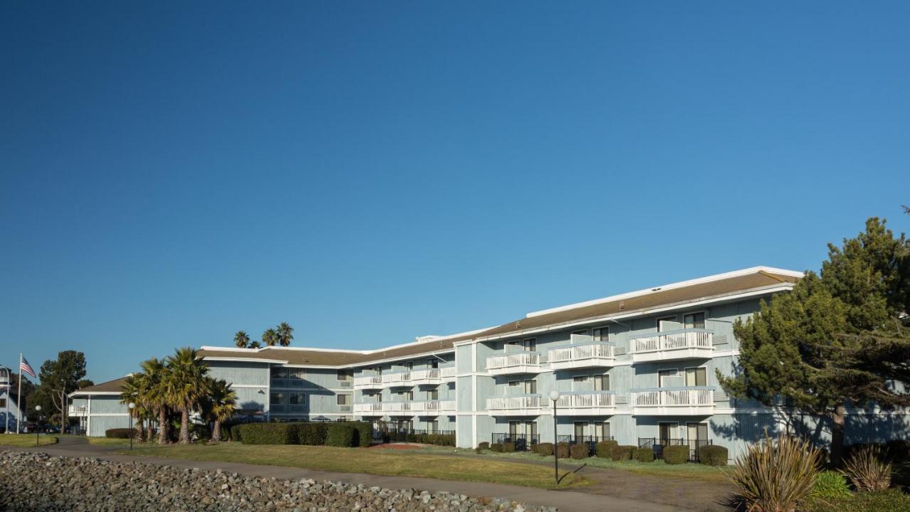  | The Marina Inn on San Francisco Bay
