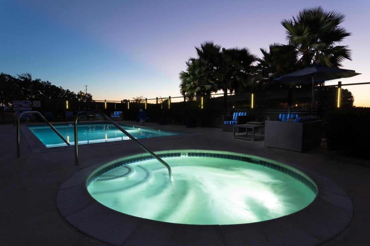 | The Marina Inn on San Francisco Bay