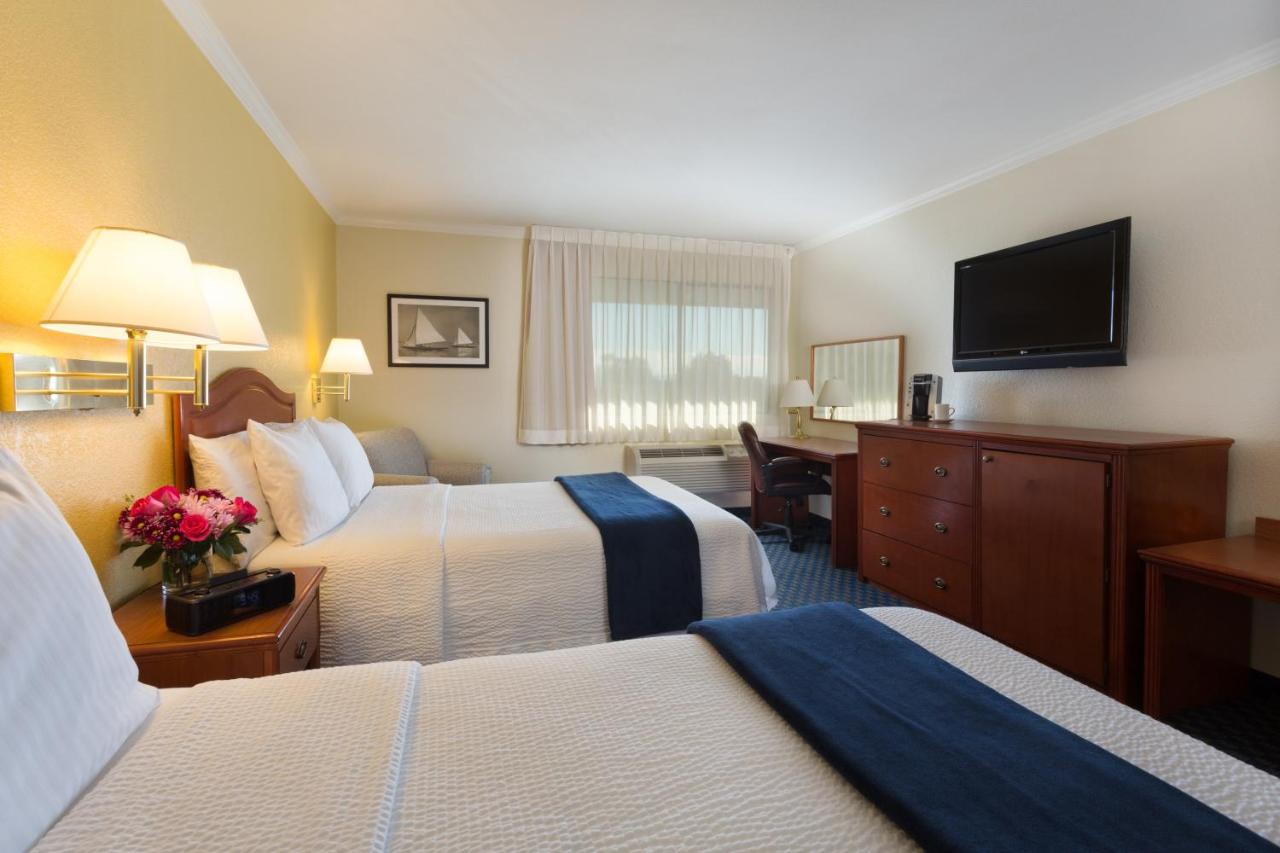 Superior Double Room with Two Double Beds at The Marina Inn on San Francisco Bay