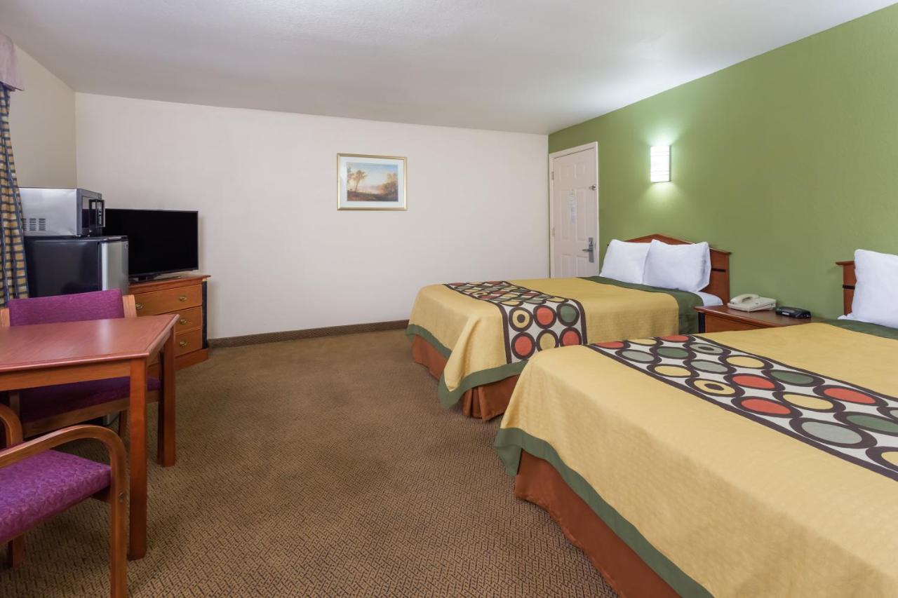 Deluxe Double Suite - Non-Smoking at Knights Inn Franklin Ave Waco