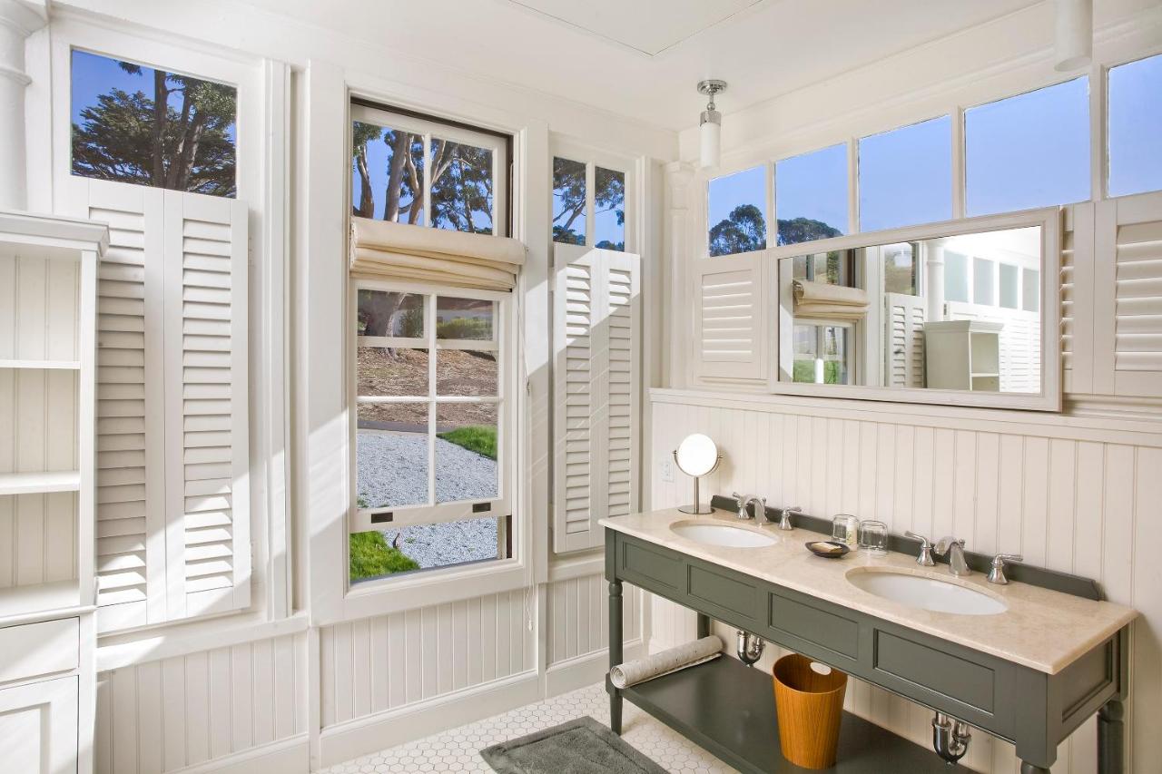 Historic Deluxe King Room with City View at Cavallo Point