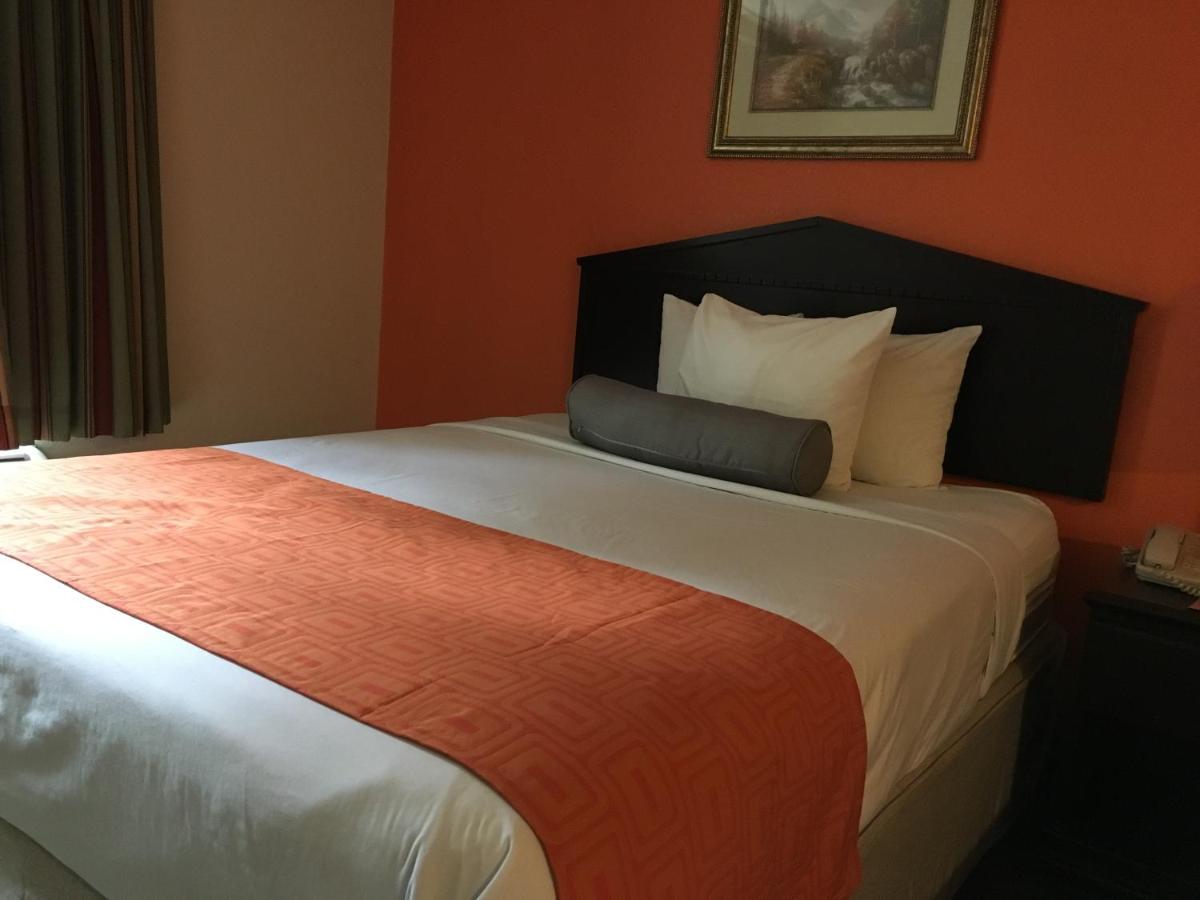 Queen Room with Two Queen Beds - Non-Smoking at Howard Johnson by Wyndham Houma