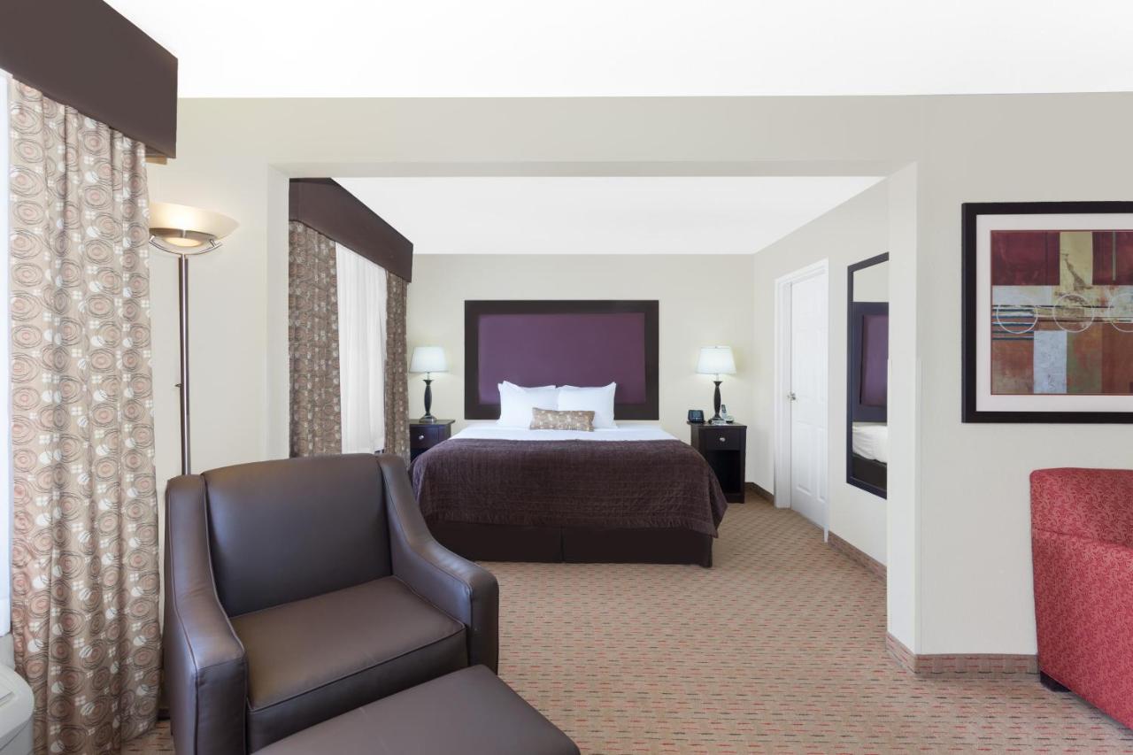 Deluxe King Suite with Sofa Bed - Non-Smoking at Wingate by Wyndham Yuma