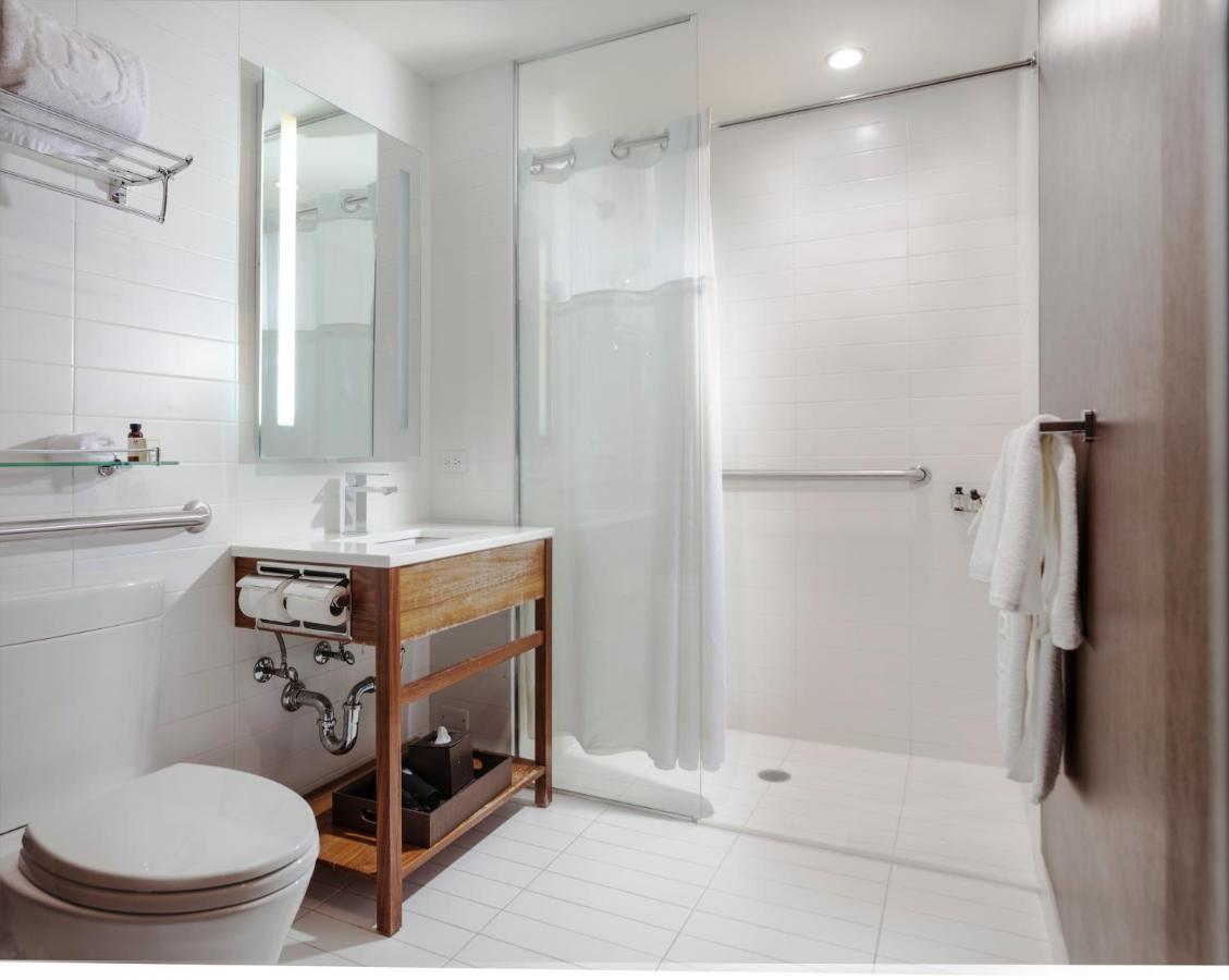Deluxe Accessible King at The Parc Hotel