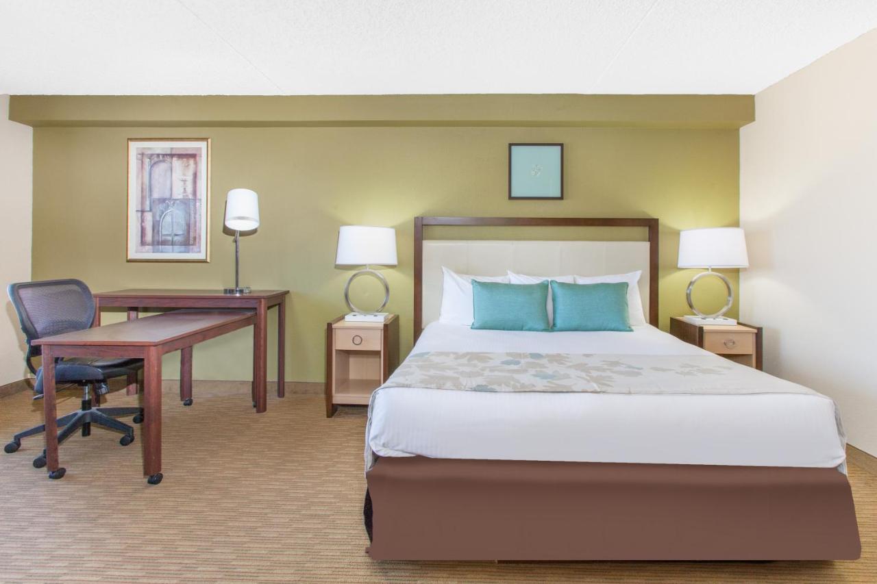 Deluxe King Room - Non-Smoking at Hawthorn Suites by Wyndham Midwest City Tinker AFB