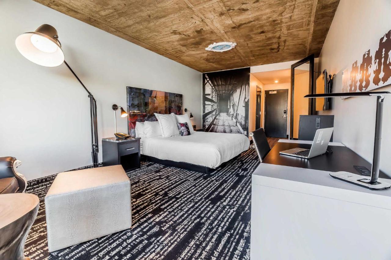 Deluxe King Room at Lorenzo Hotel Dallas, Tapestry Collection by Hilton