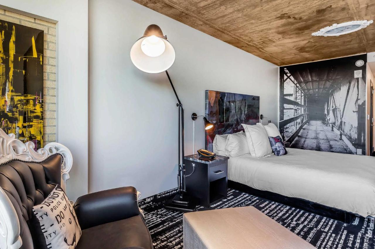 Deluxe King - Disability Access at Lorenzo Hotel Dallas, Tapestry Collection by Hilton