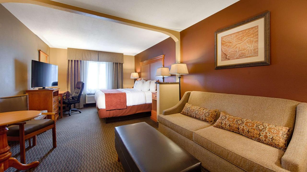 King Suite with Bath Tub - Mobility Access at Best Western Plus Deer Park Hotel & Suites