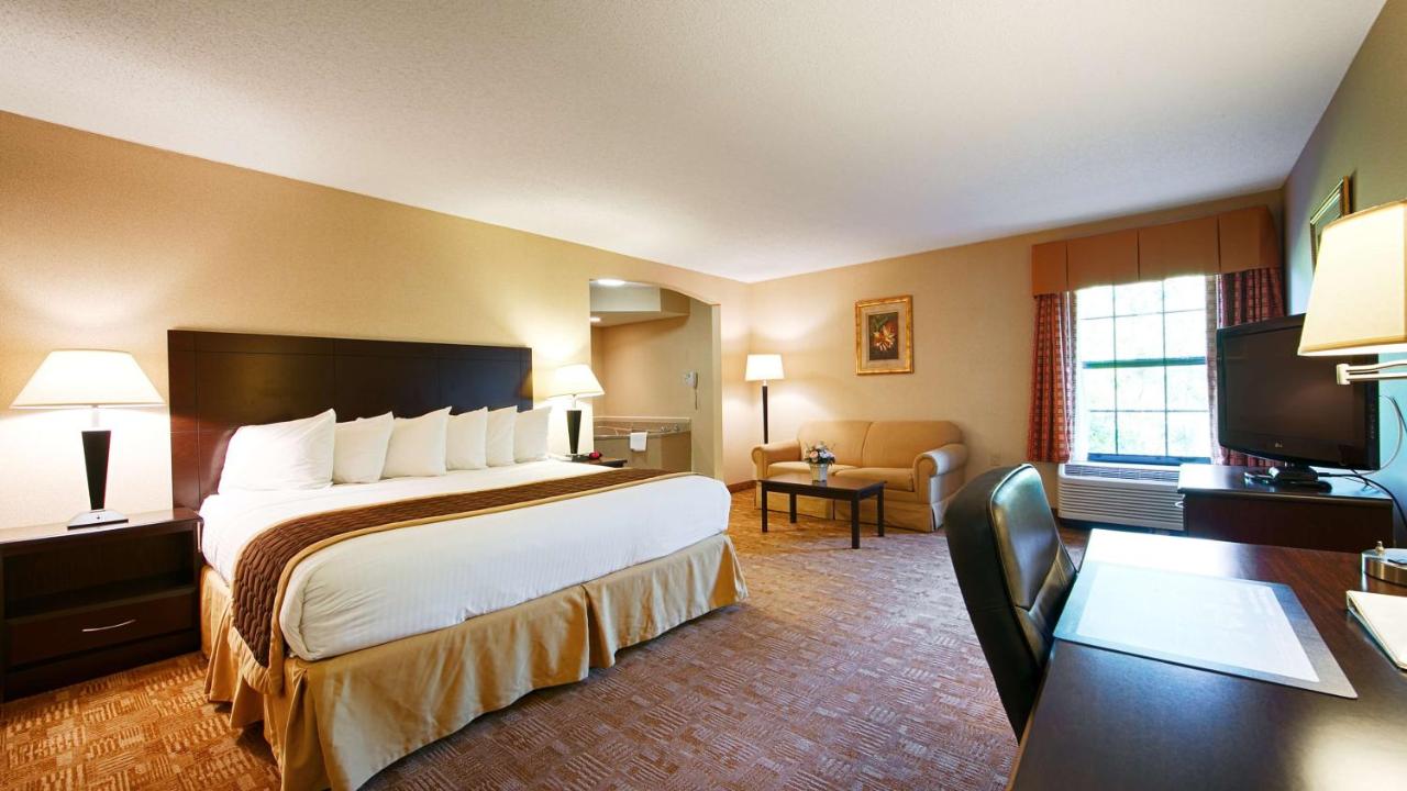 Deluxe King Suite - Non-Smoking at Best Western Hiram Inn & Suites