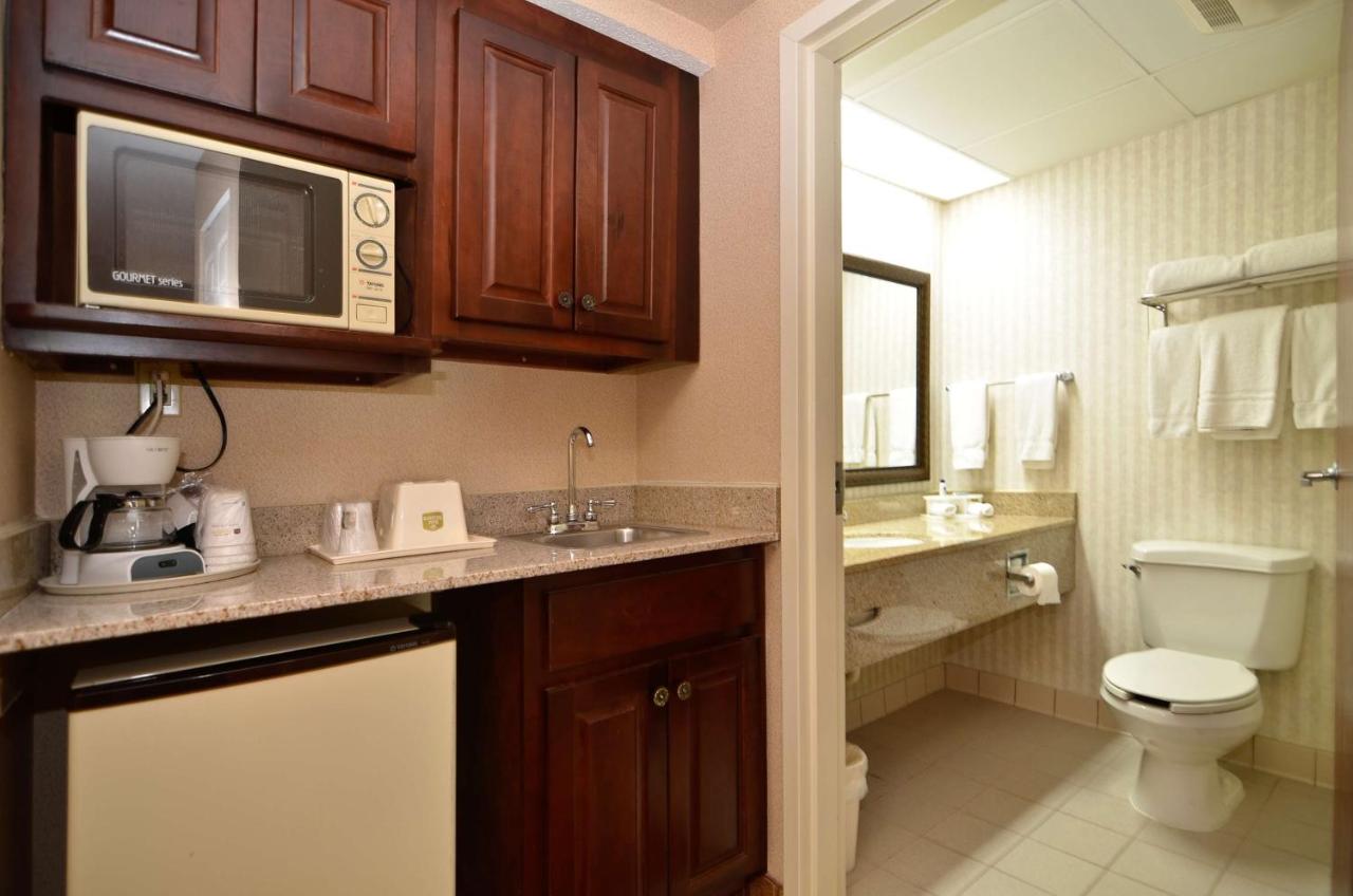 Deluxe King Suite - Non-Smoking at Best Western Hiram Inn & Suites