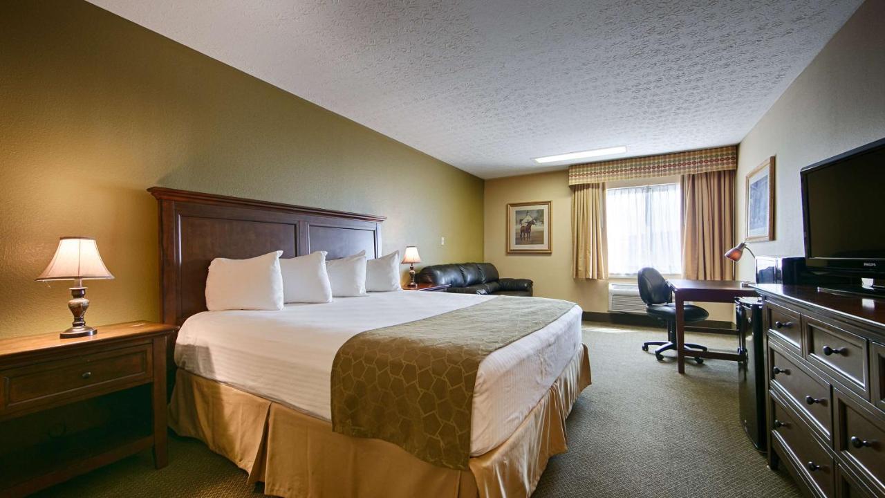 King Room with Bath Tub - Disability Access/Non-Smoking at Best Western Shelbyville Lodge