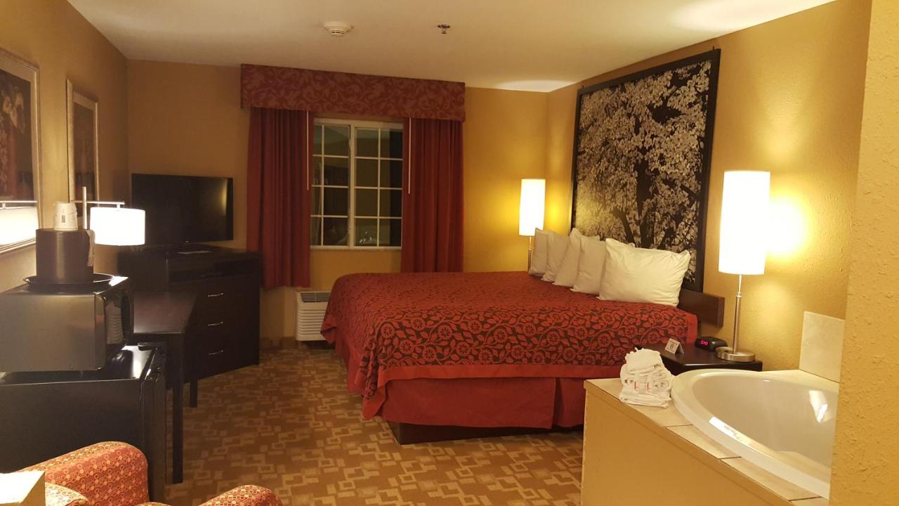 Deluxe King Suite at Days Inn by Wyndham Central City