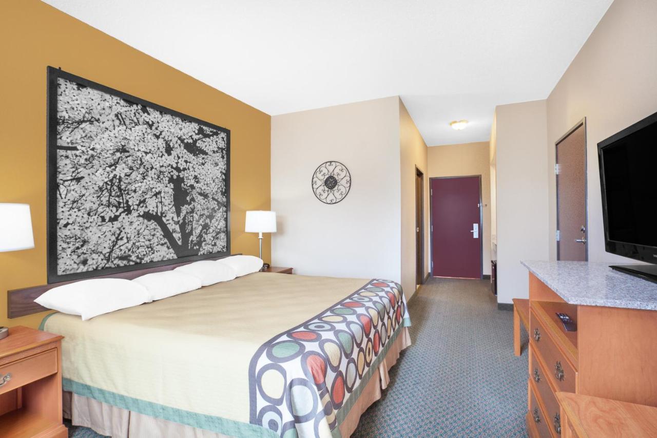 Deluxe Triple Room at Super 8 by Wyndham Central City