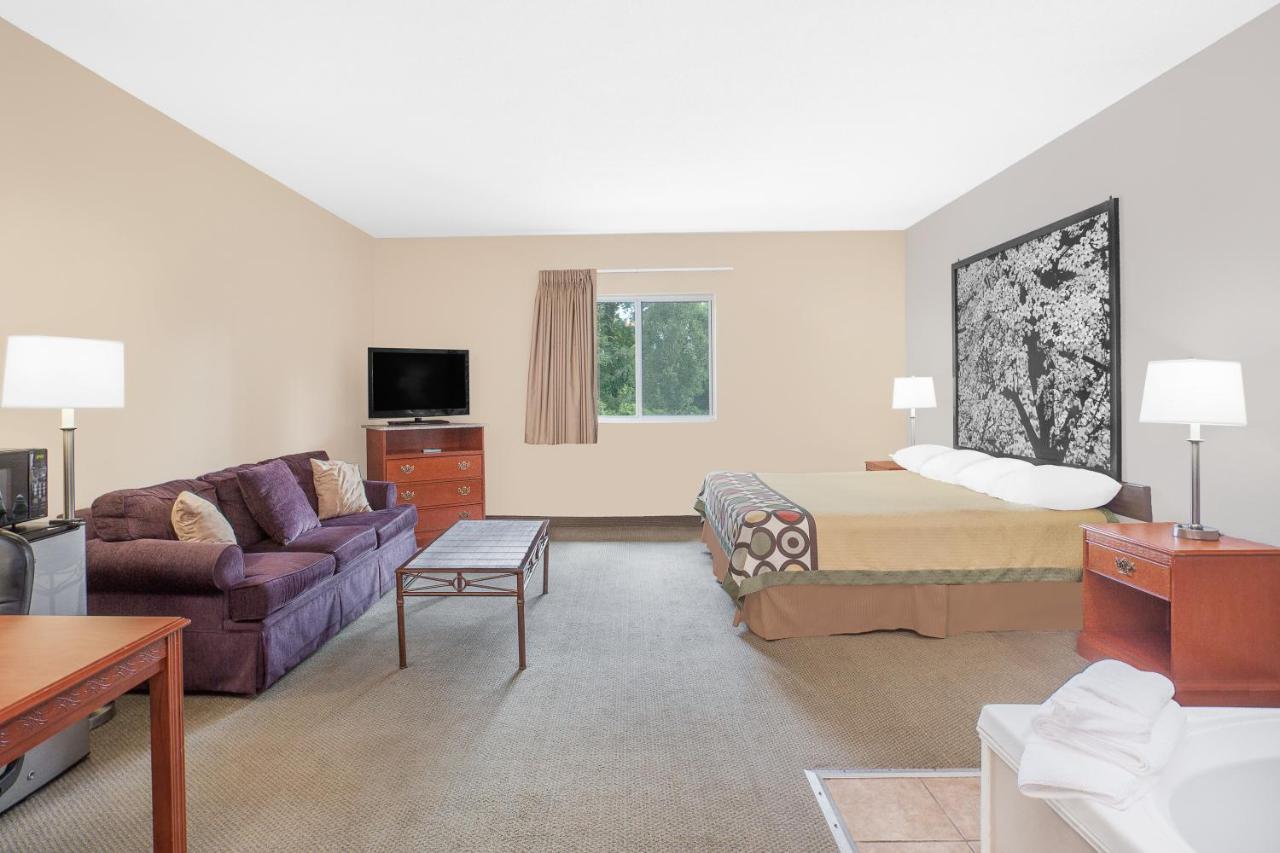 Deluxe King Suite at Super 8 by Wyndham Central City