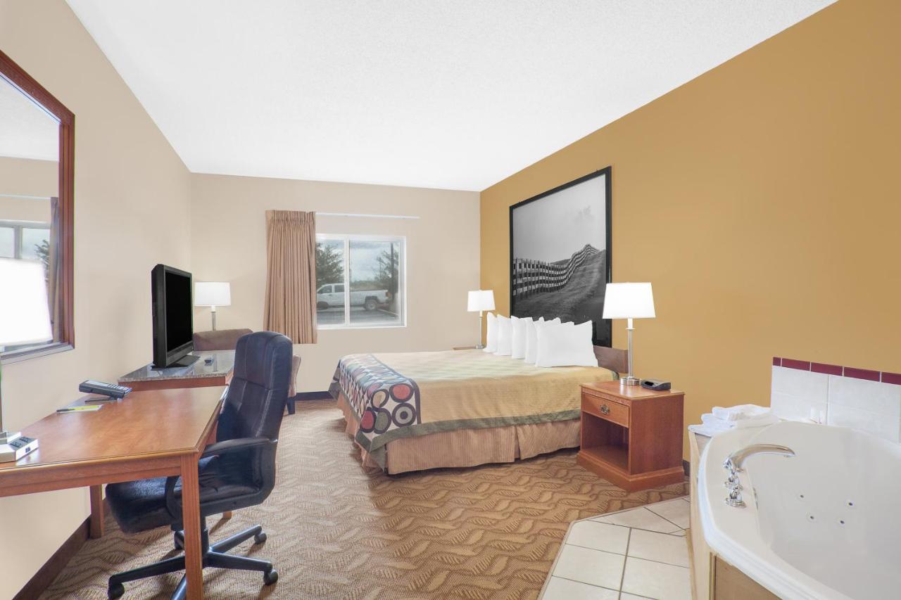 Deluxe King Suite at Super 8 by Wyndham Central City