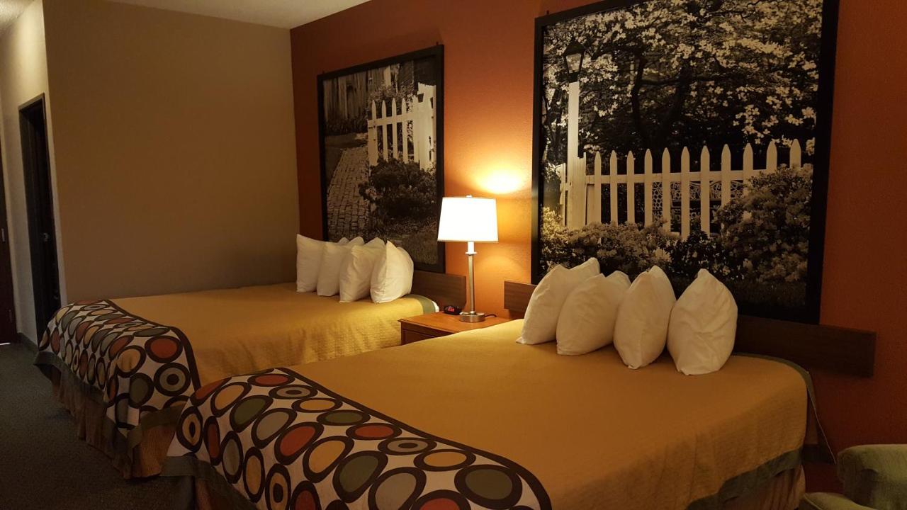 Family Double Room at Super 8 by Wyndham Central City