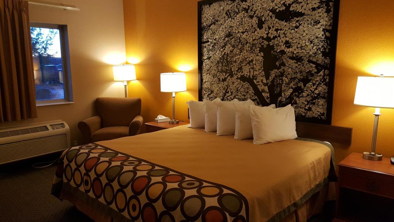Deluxe Triple Room at Super 8 by Wyndham Central City