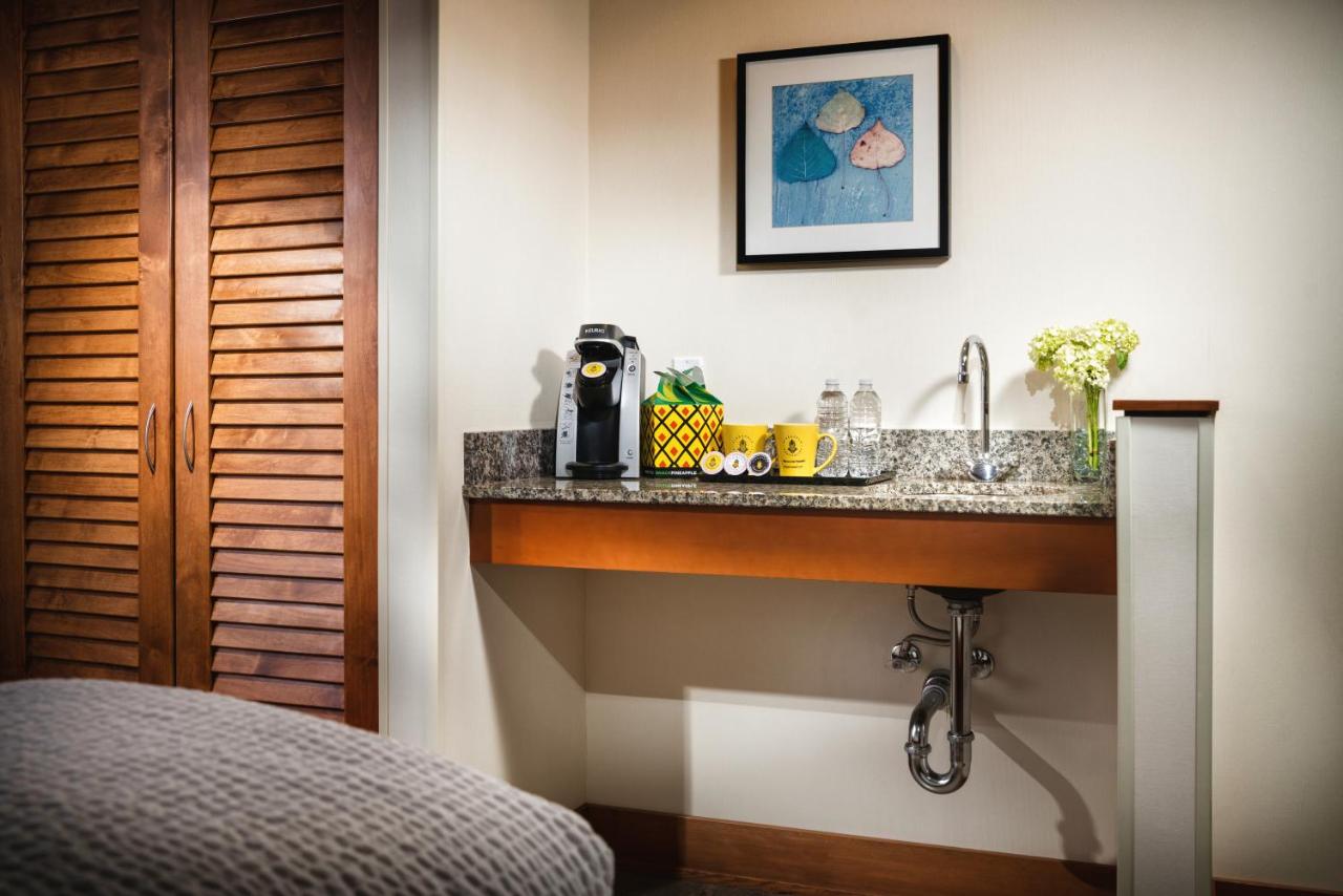 King Suite with Sofa Bed and Spa Bath at Staypineapple, Watertown Hotel, University District Seattle