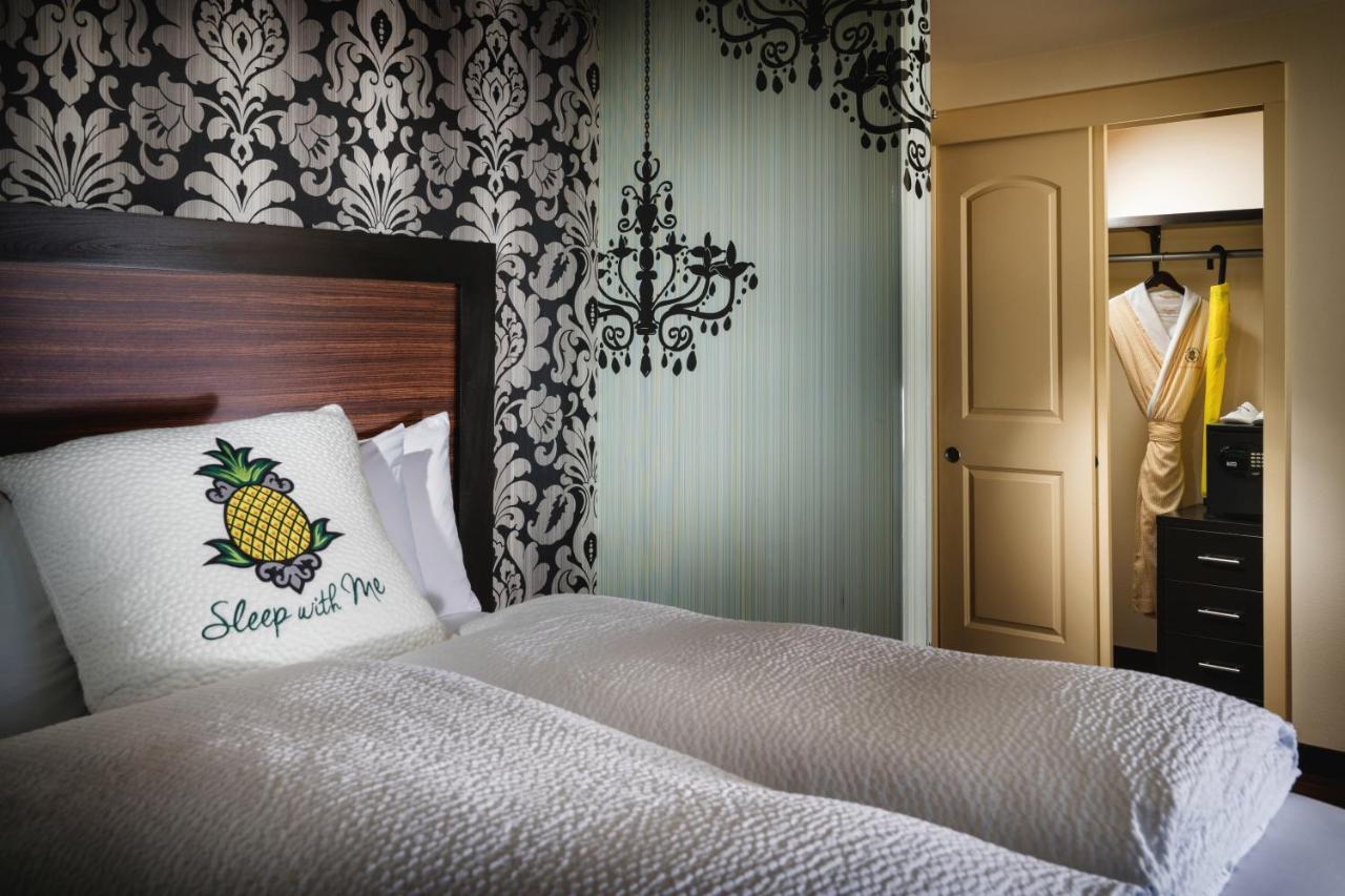 Suite with Two King Beds and Sofa Bed at Staypineapple, The Maxwell Hotel, Seattle Center Seattle