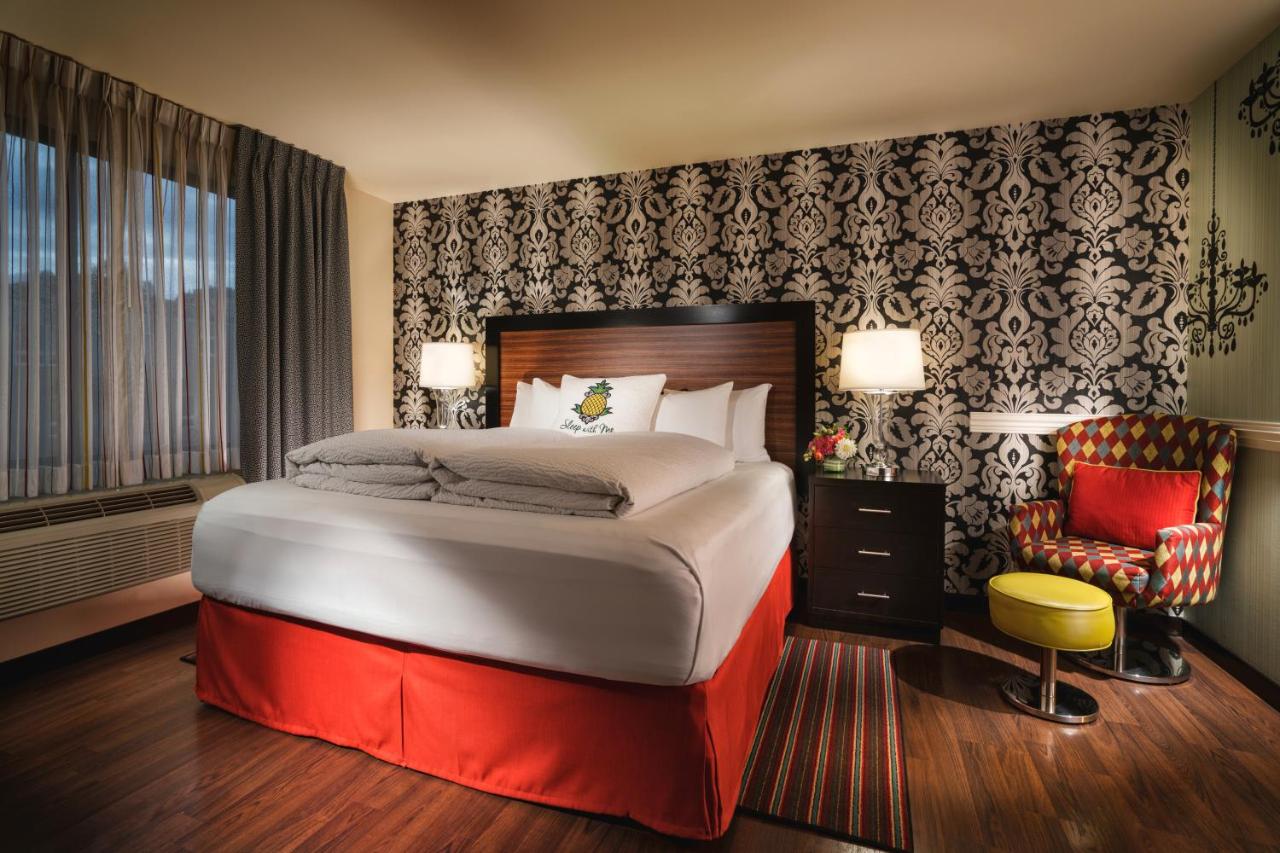 King Room at Staypineapple, The Maxwell Hotel, Seattle Center Seattle