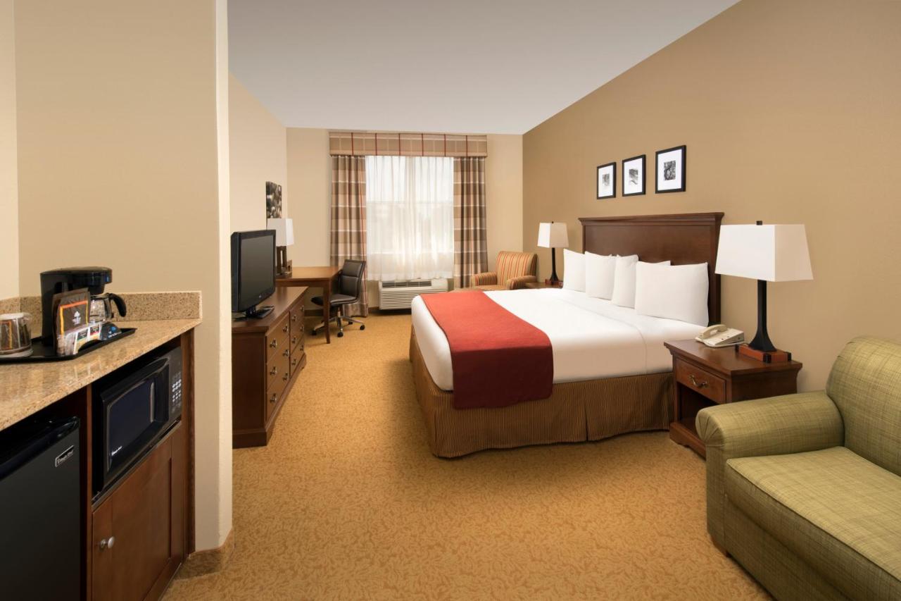 Studio Suite with King Bed and Roll-In Shower - Disability Access/Non-Smoking at Country Inn & Suites by Radisson, Houston Intercontinental Airport East, TX
